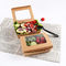 Caixa do papel de embalagem com a janela clara para o fruto da salada e o alimento frio